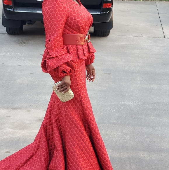 Gorgeous Red 2 piece Skirt & blouse - Picture 2 of 11